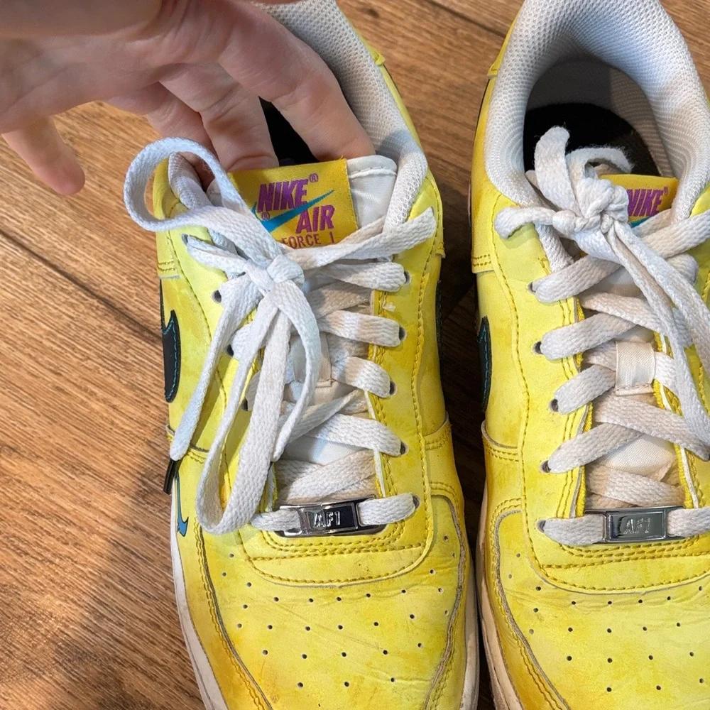 Nike Air Force 1 Yellow with Black Swoosh 7y (8.5 women’s) - Picture 3 of 5